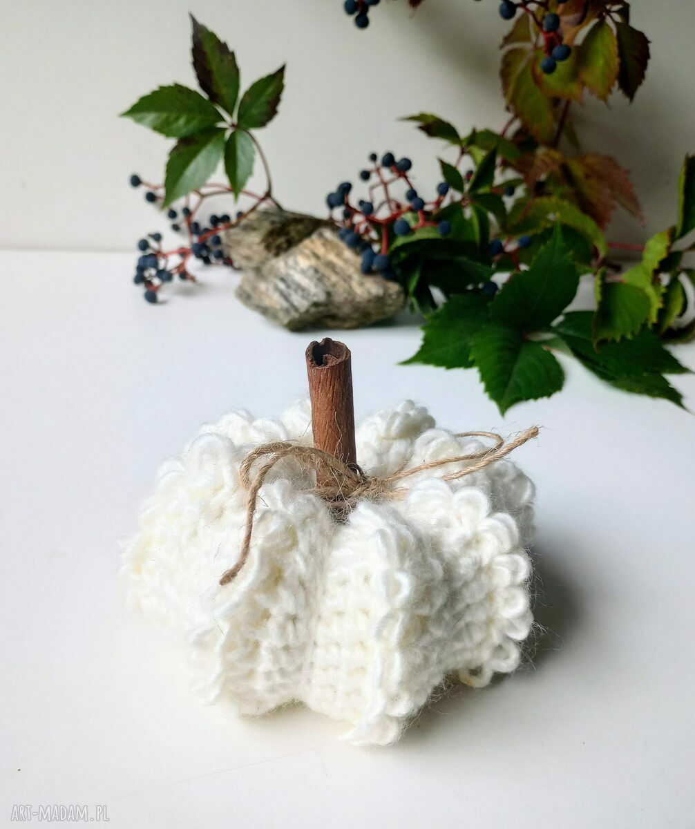 Dynia fantazyjna szydełkowa - jesienna dekoracja handmade z cynamonowym ogonkiem