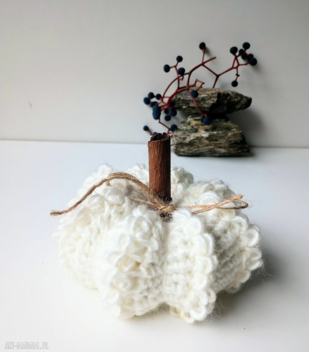 Dynia fantazyjna szydełkowa - jesienna dekoracja handmade z cynamonowym ogonkiem