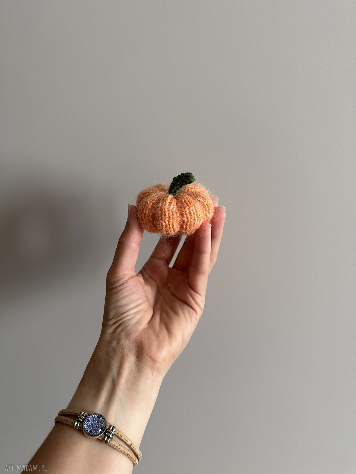Mini dynia ozdobna na drutach w kolorze pomarańczowym - rękodzieło