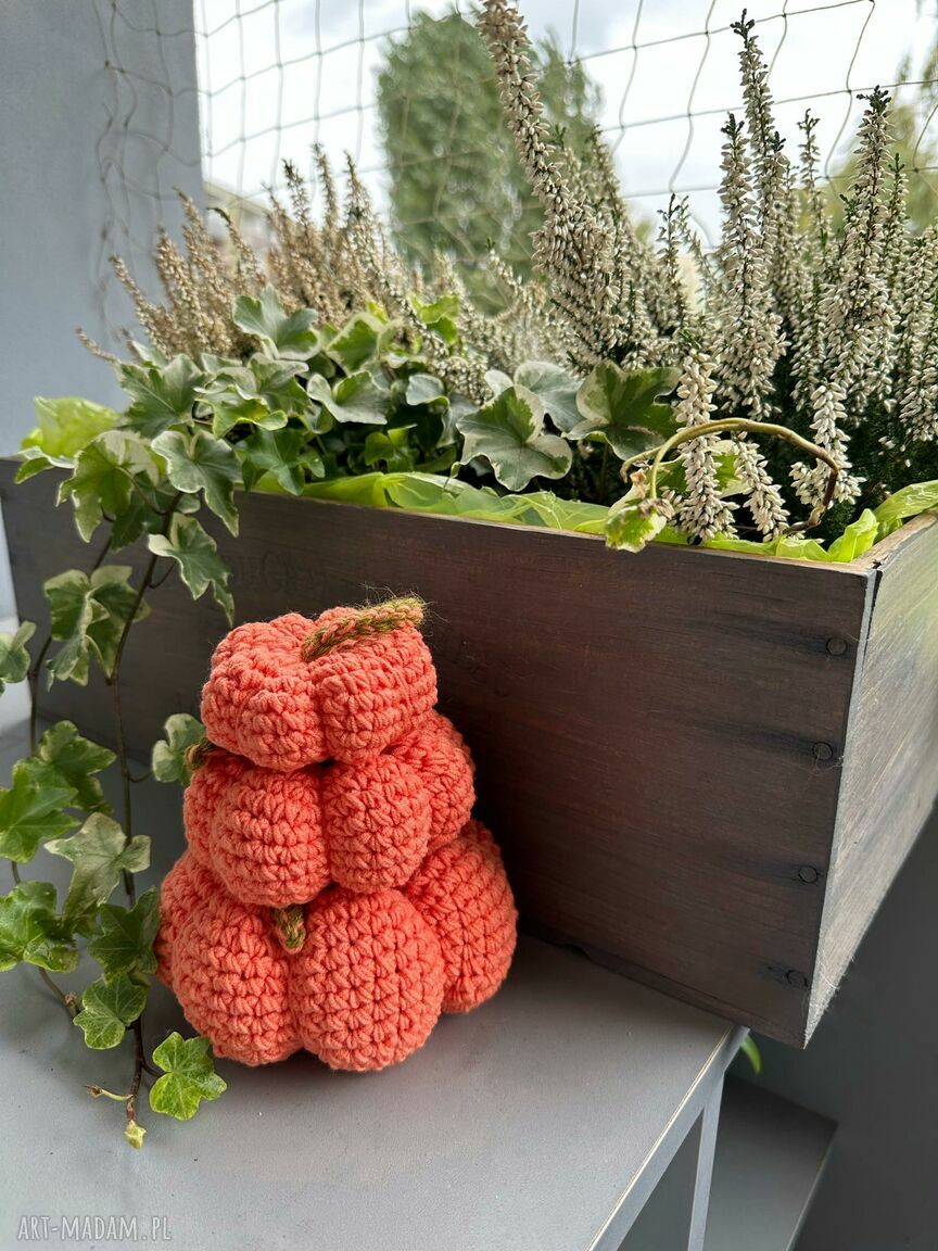 Kolorowe dynie z filcowanej wełny jesienna ozdoba na stół