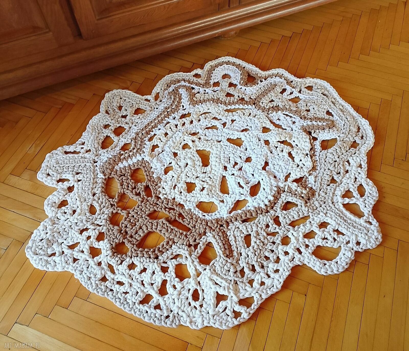 Dywan Freeform w kolorach ziemi z bawełnianego sznurka 107 x 87 cm - rękodzieło