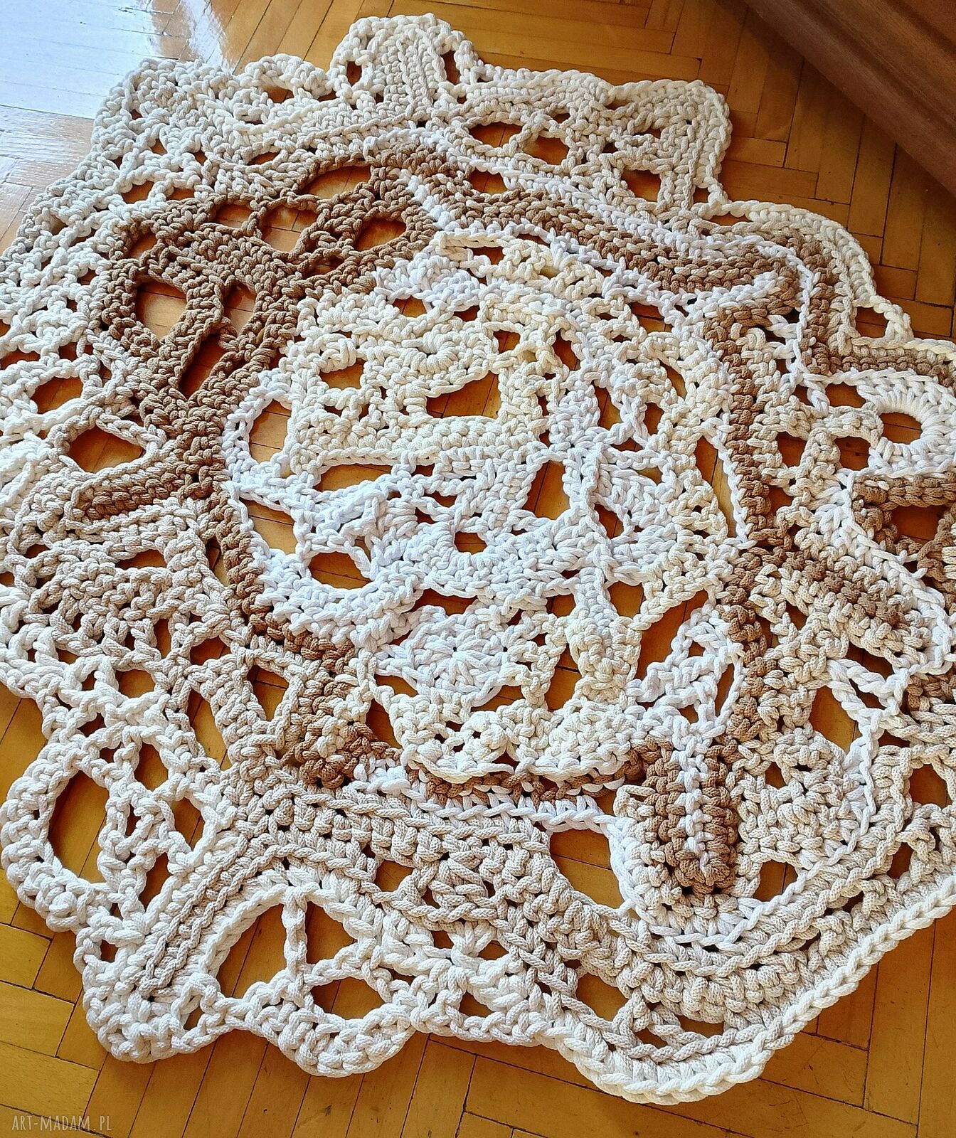 Dywan Freeform w kolorach ziemi z bawełnianego sznurka 107 x 87 cm - rękodzieło