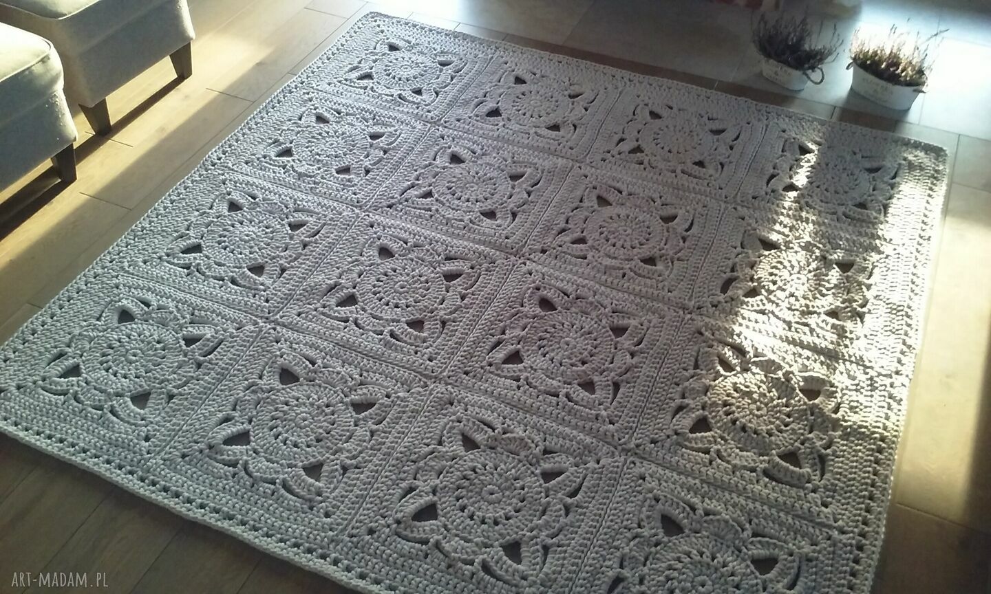 Dywan Ornament 220x220 cm w ciepłym beżu - ręcznie robiony z bawełnianego sznurka