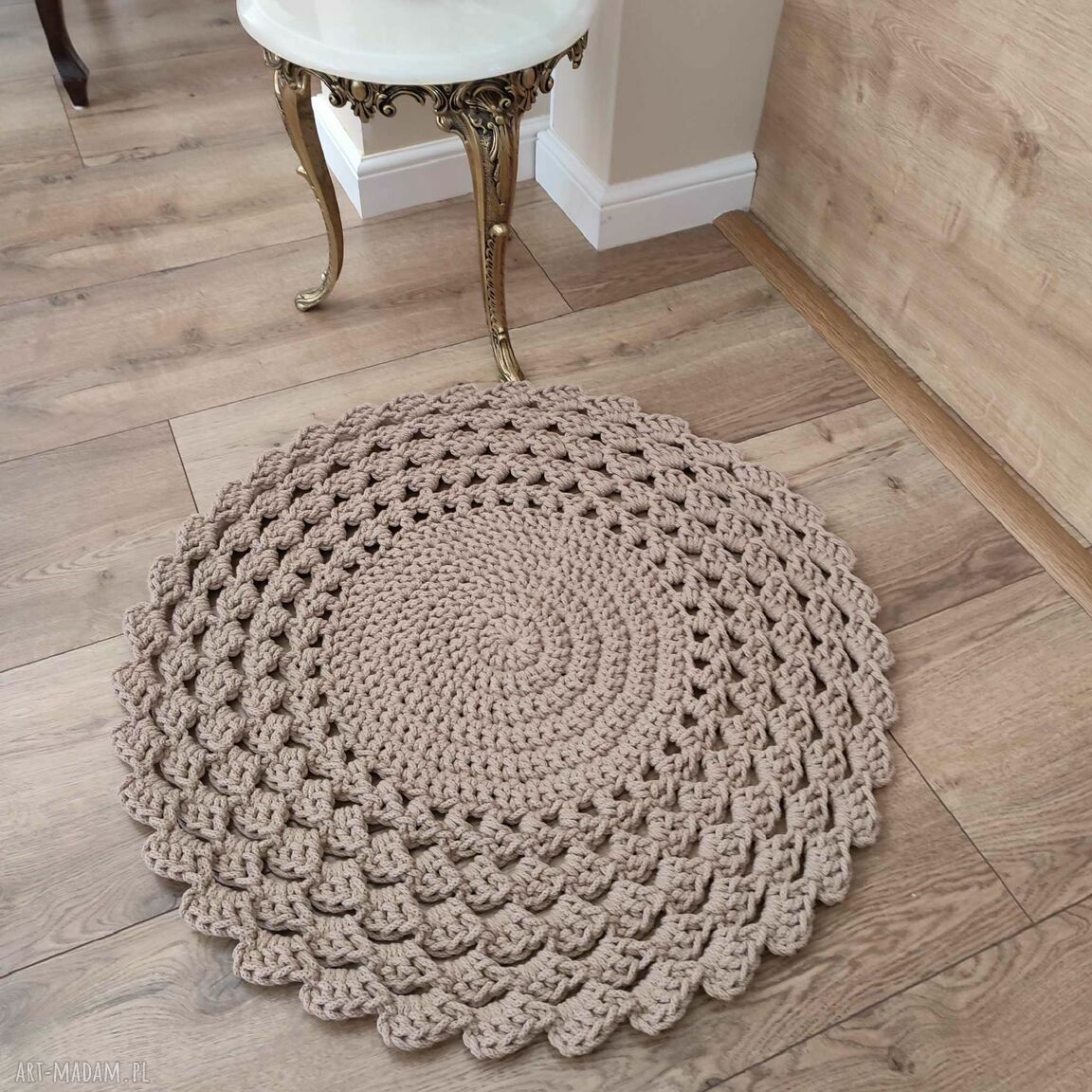 Ręcznie szydełkowany dywan boho z sznurka - okrągły 70 cm