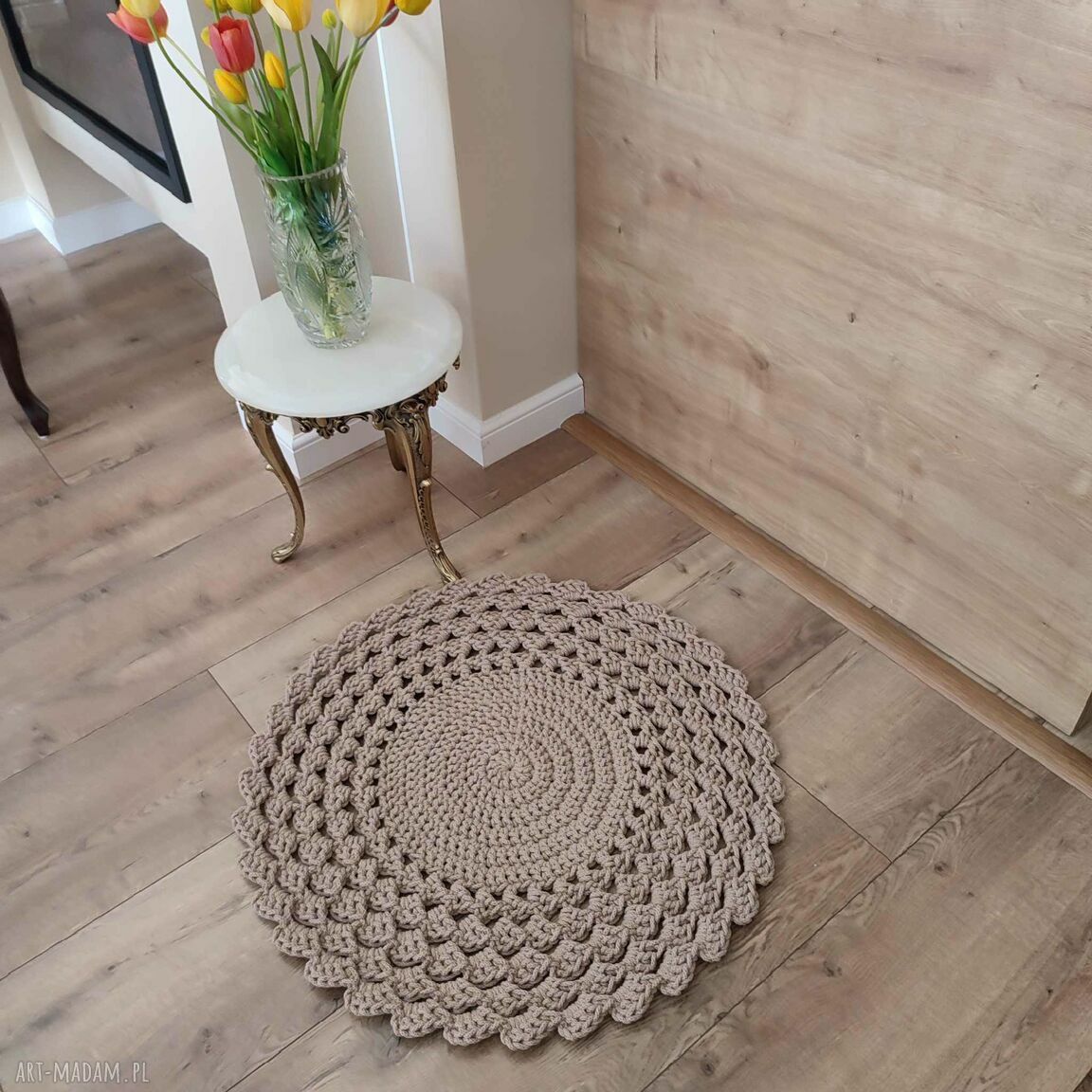 Ręcznie szydełkowany dywan boho z sznurka - okrągły 70 cm