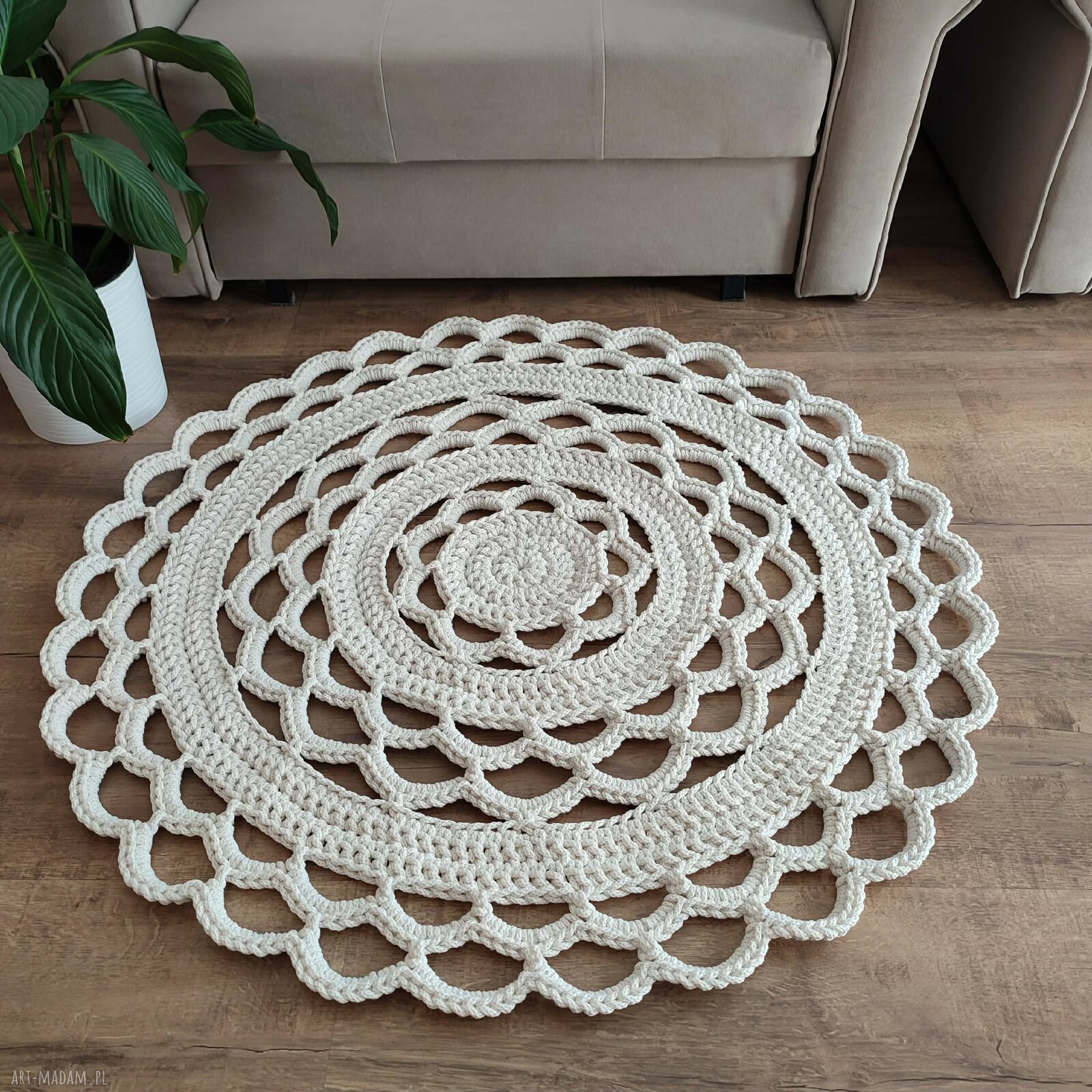 Ręcznie robiony dywan szydełkowy okrągły ze sznurka bawełnianego 95 cm