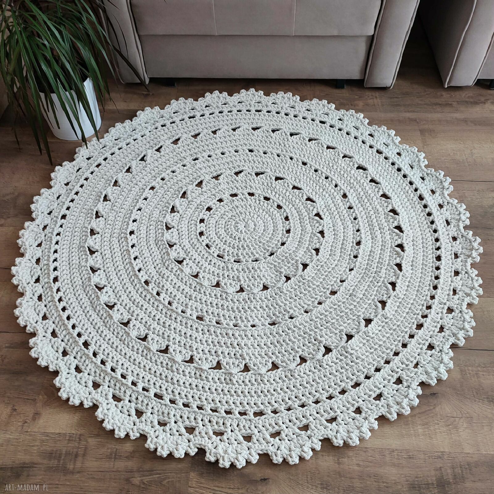 Okrągły dywan szydełkowy ze sznurka bawełnianego 130 cm