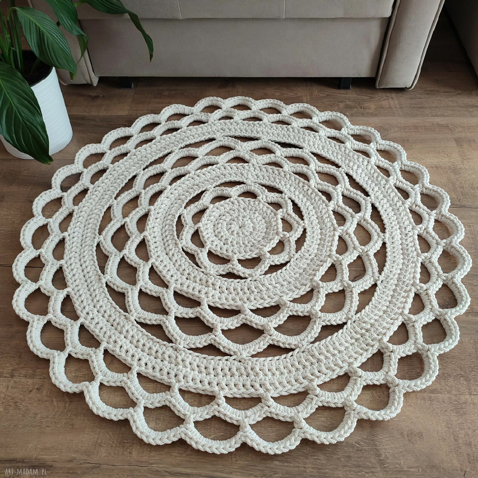 Ręcznie robiony dywan szydełkowy okrągły ze sznurka bawełnianego 95 cm