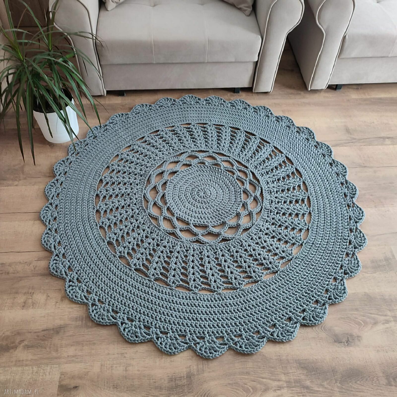 Ręcznie szydełkowany dywan okrągły 140 cm ze sznurka bawełnianego