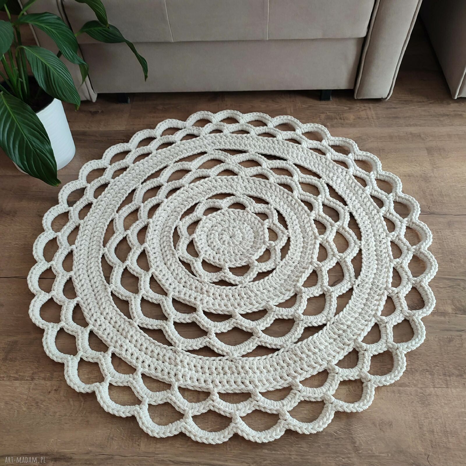 Ręcznie robiony dywan szydełkowy okrągły ze sznurka bawełnianego 95 cm