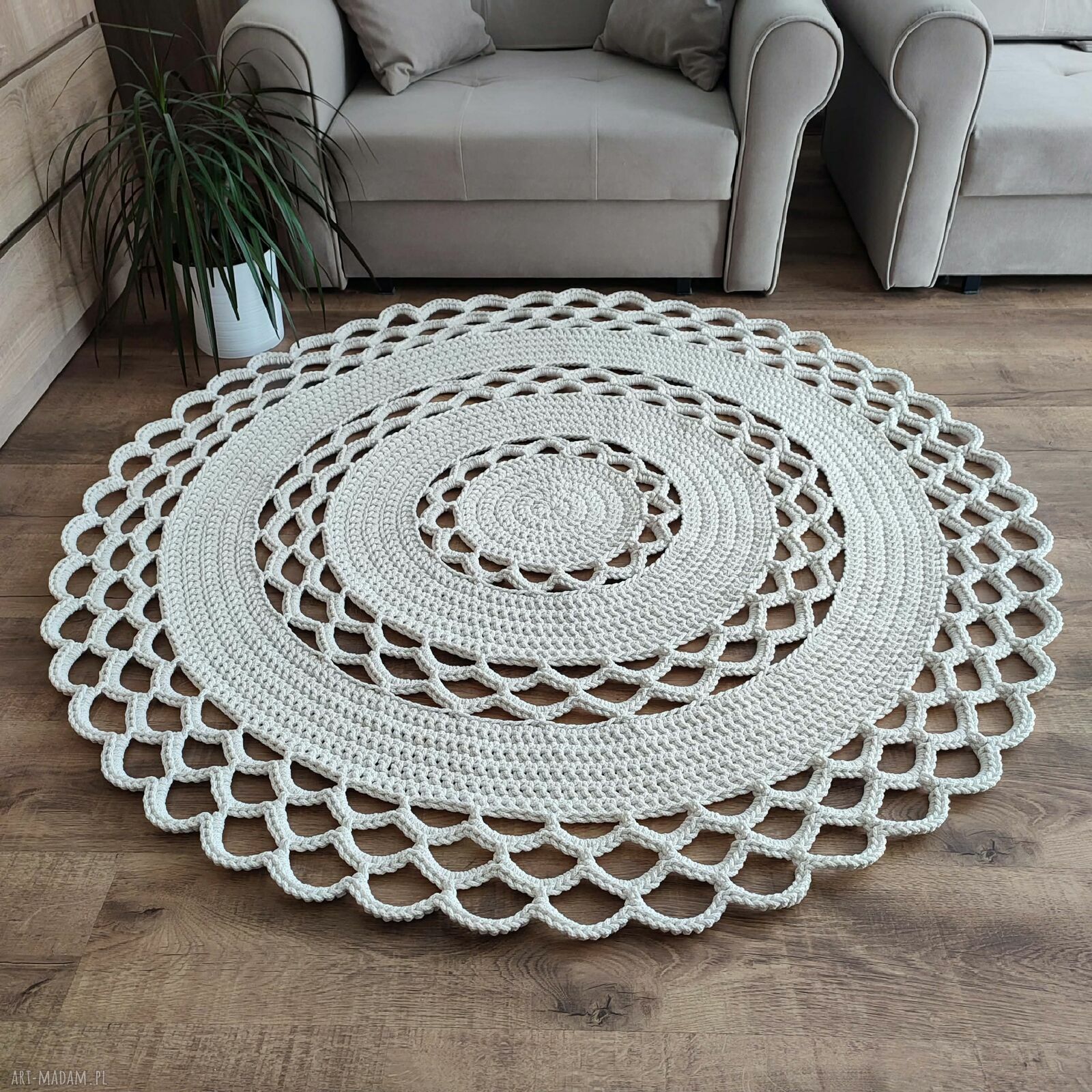 Dywan szydełkowy okrągły ze sznurka 150 cm do salonu