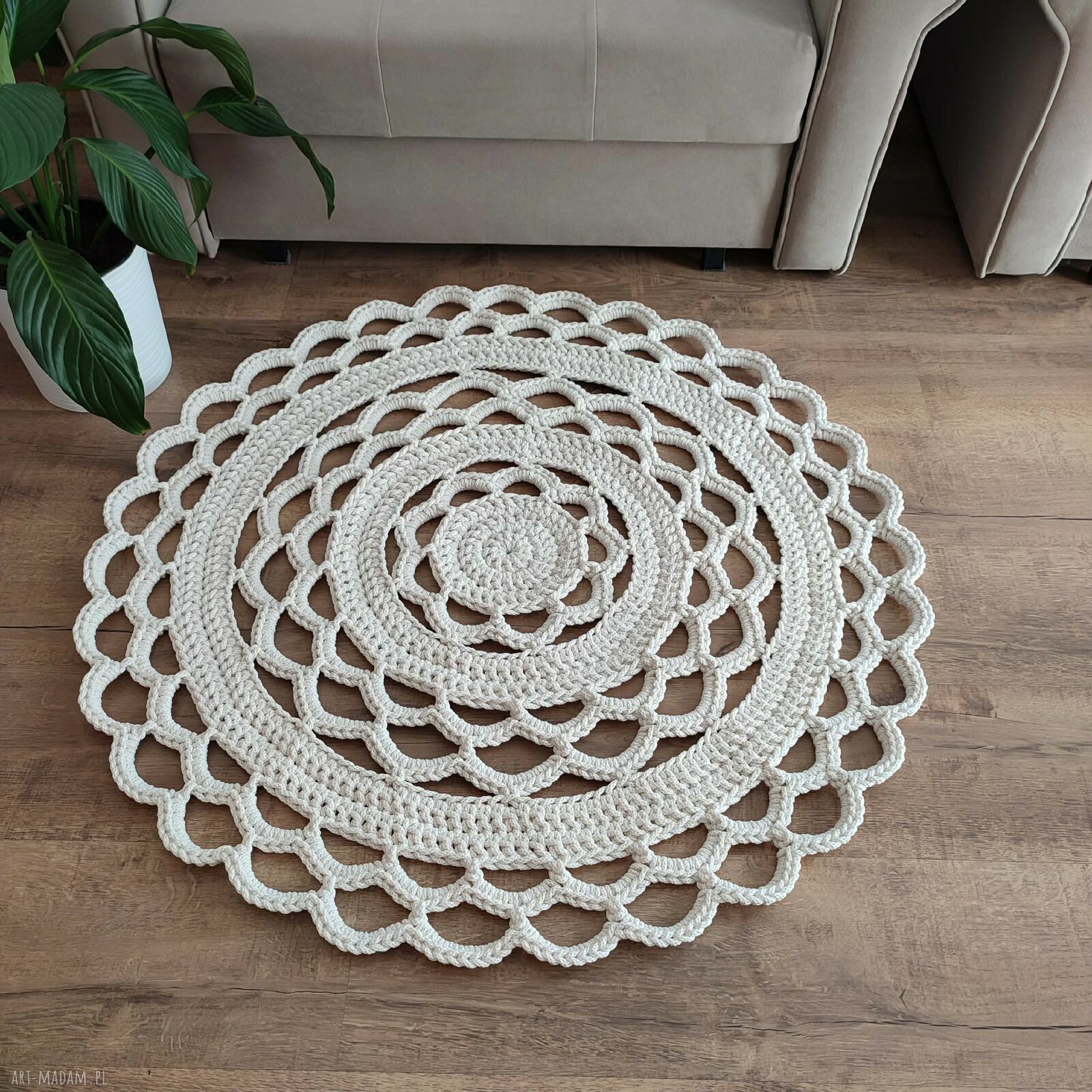 Ręcznie robiony dywan szydełkowy okrągły ze sznurka bawełnianego 95 cm