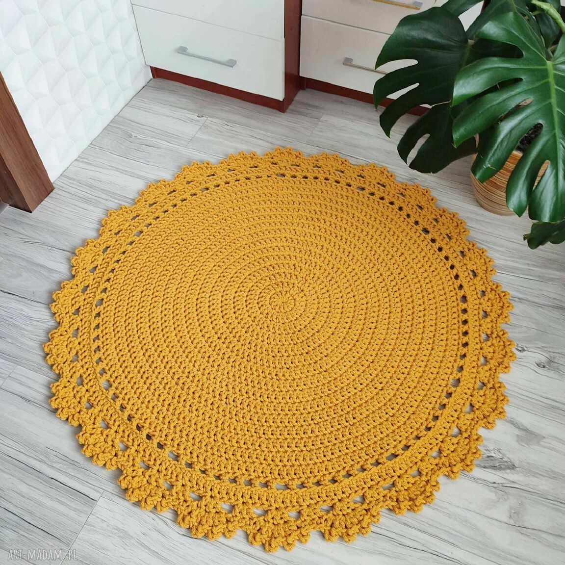 Dywan szydełkowy ze sznurka bawełnianego 100 cm - koronkowy wzór