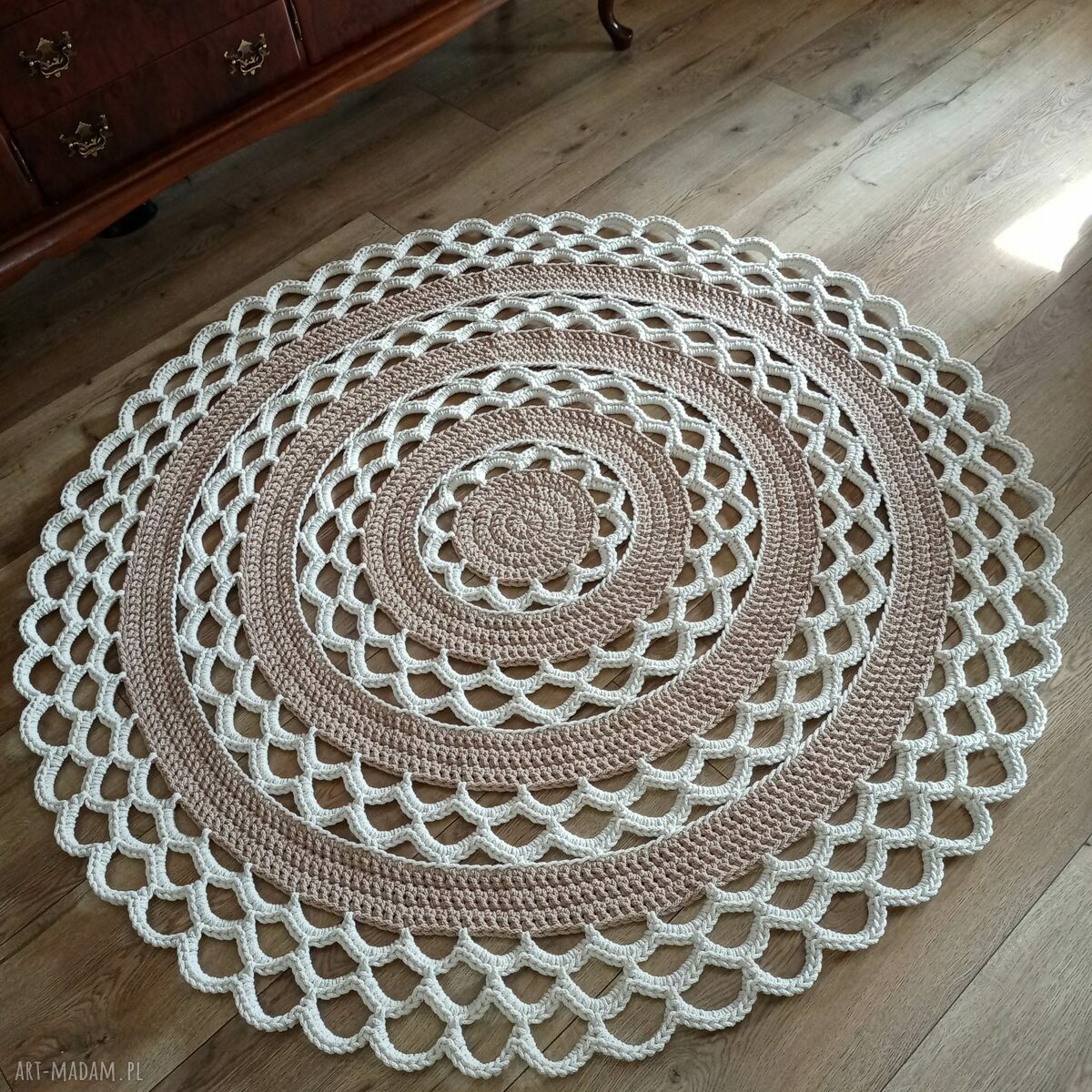 Okrągły dywan ze sznurka bawełnianego szydełkowy 160 cm - ażurowy boho, handmade