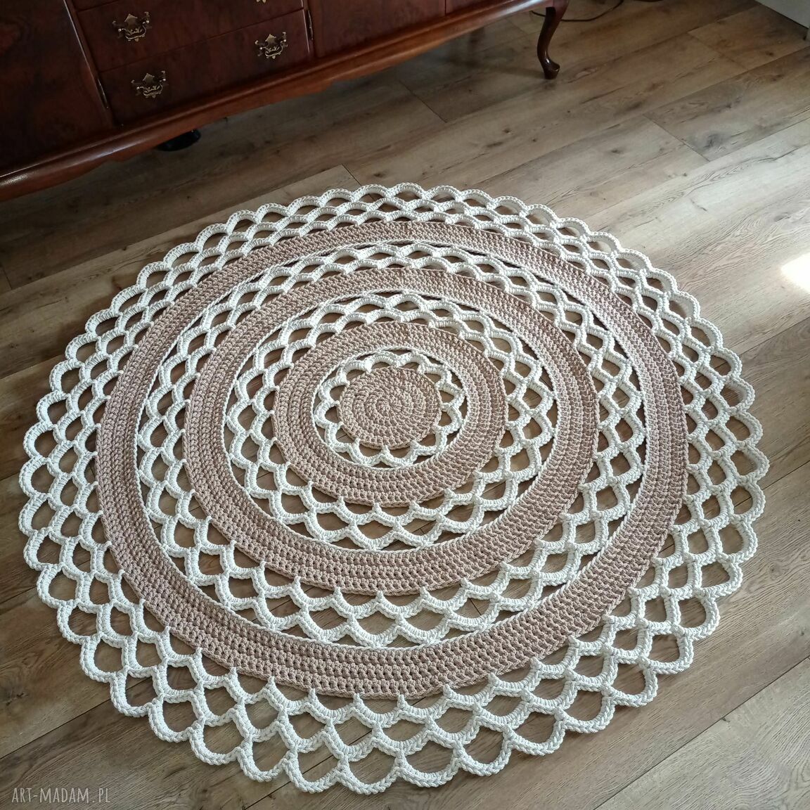 Okrągły dywan ze sznurka bawełnianego szydełkowy 160 cm - ażurowy boho, handmade