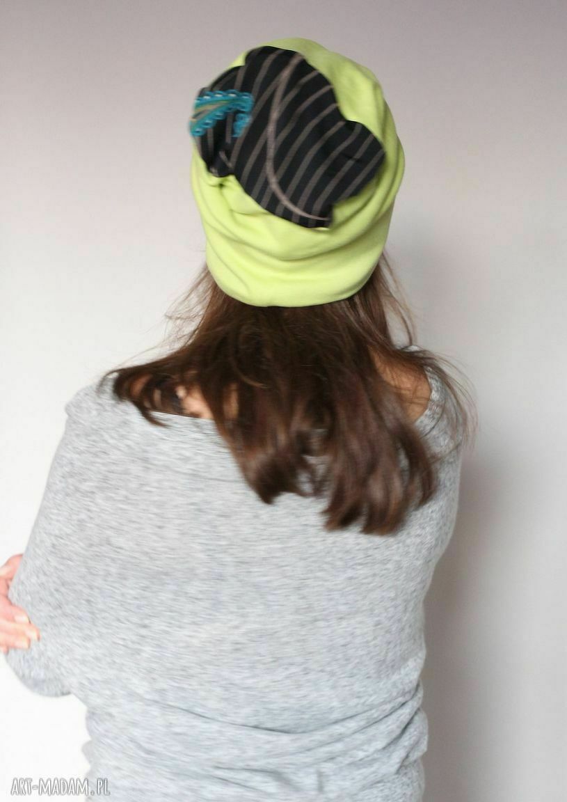 Ręcznie robiona wiosenna czapka dzianinowa boho folk w jasnej zieleni