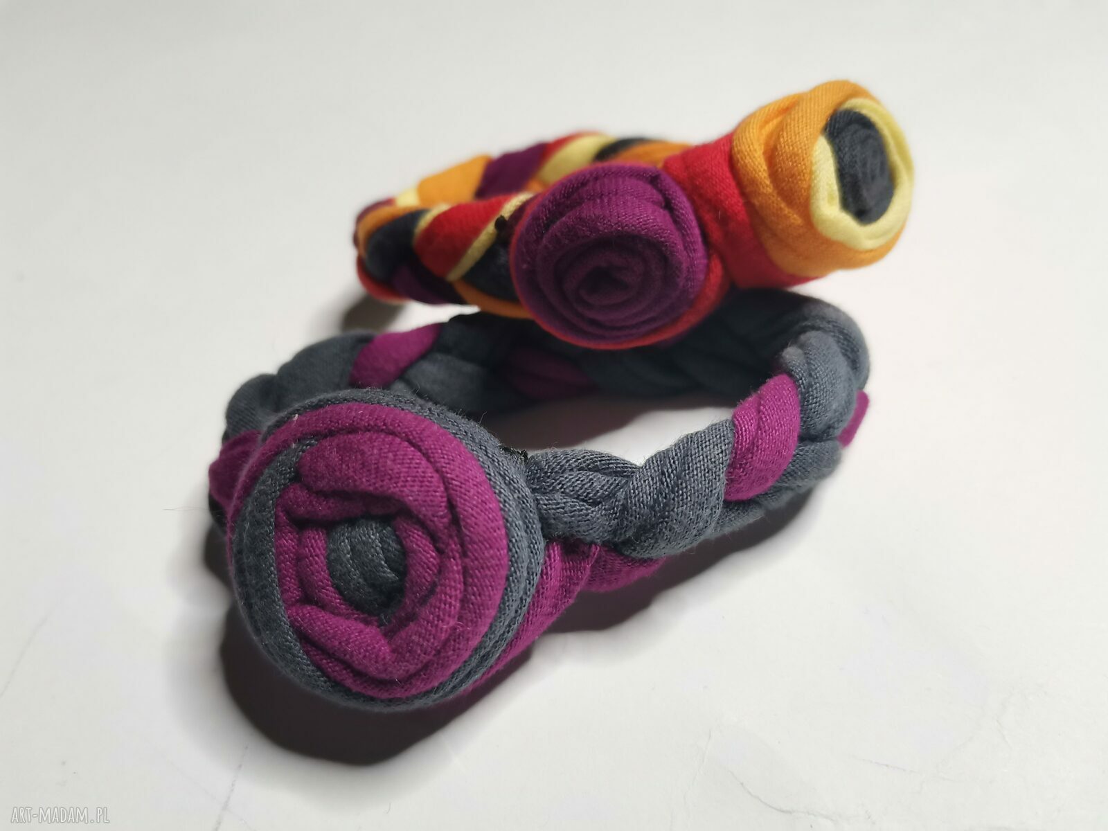 Kolorowa bransoletka dzianinowa folk boho - rozetki, długość uniwersalna