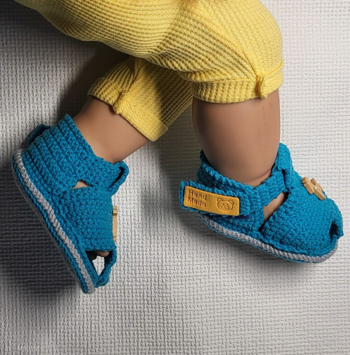 Szydełkowe sandałki dla niemowlaka Hug Me Collection - na lato