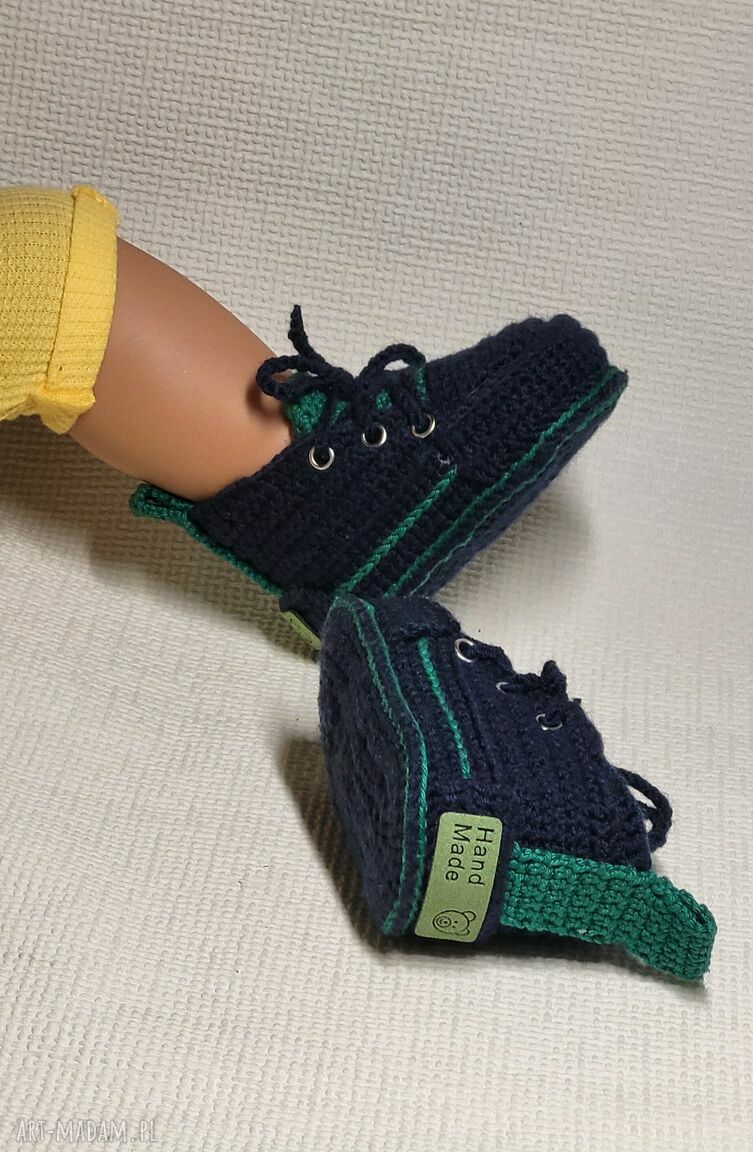 Szydełkowe buciki-trampki dla niemowlaka poniżej 1 roku - na sznurku i miękkiej podeszwie
