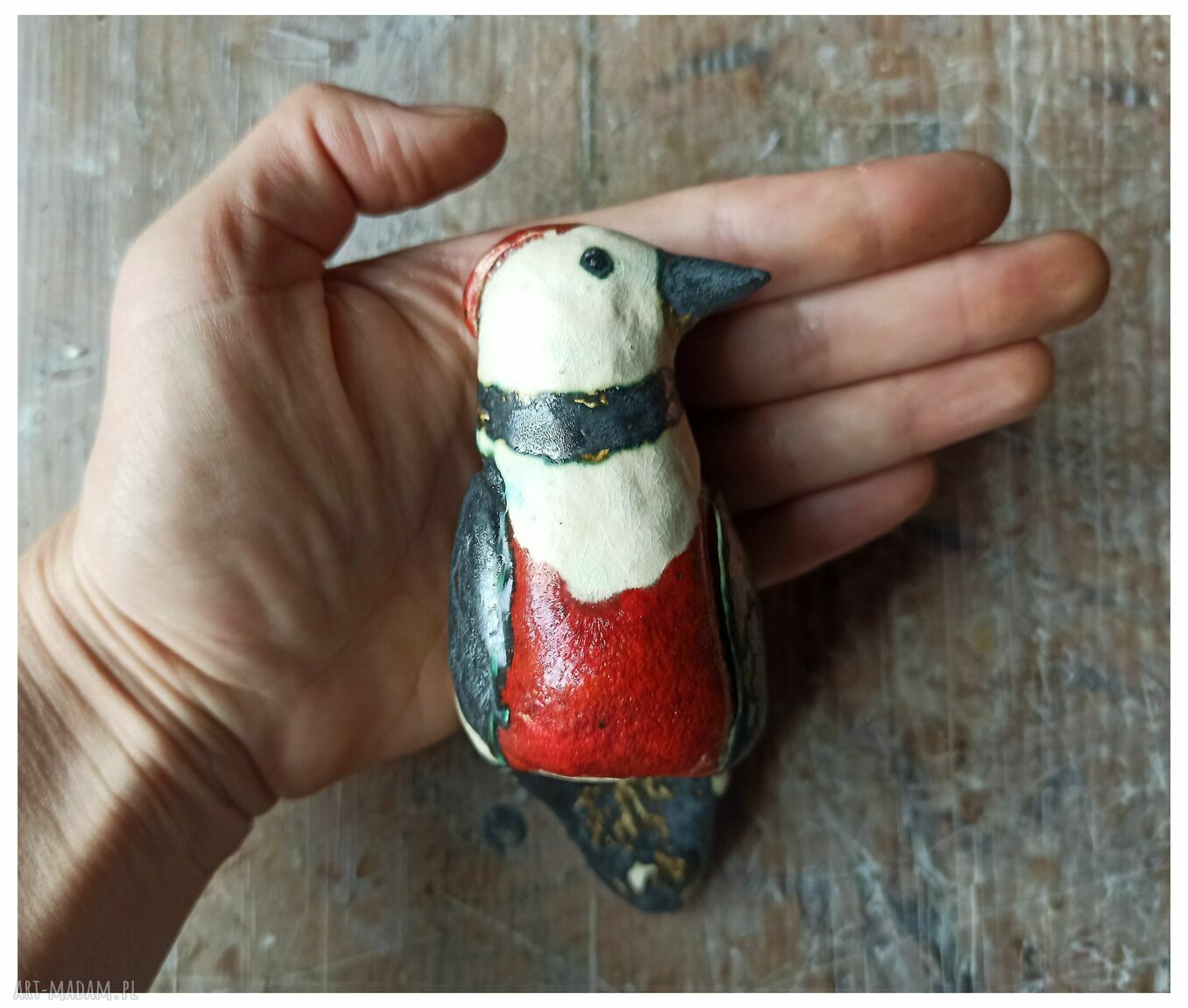 Dzięcioł ceramiczny - ptak lasu ręcznie robiony