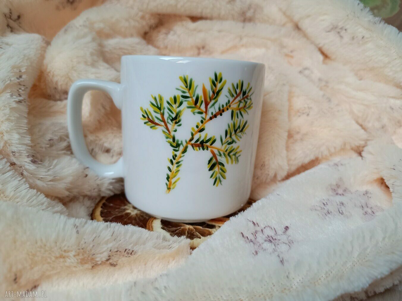 Dzięcioł w igliwiu - ręcznie malowany kubek porcelanowy 270 ml