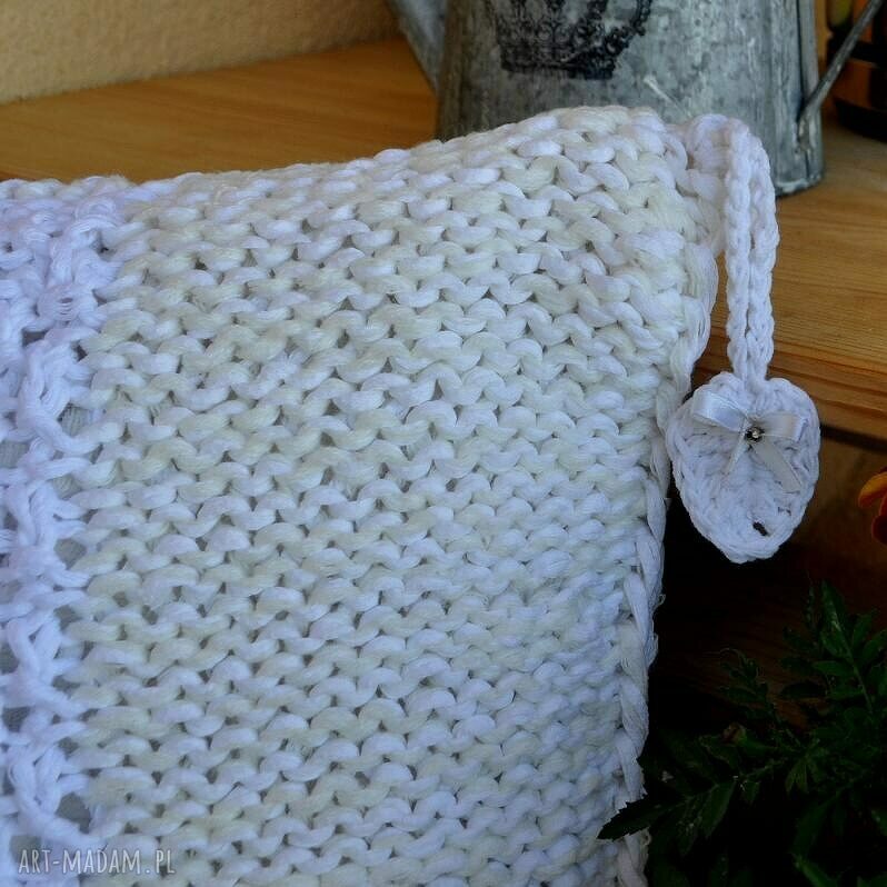 dom: dziergana poszewka na poduszkę handmade