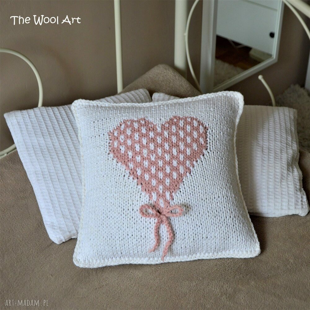 pokoik dziecka: dziergana poszewka z sercem Handmade