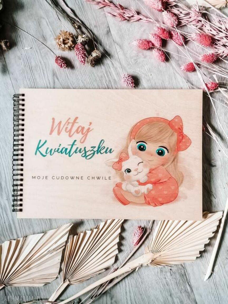 Personalizowany drewniany album A4 dla dziewczynki z króliczkiem na chrzest i roczek