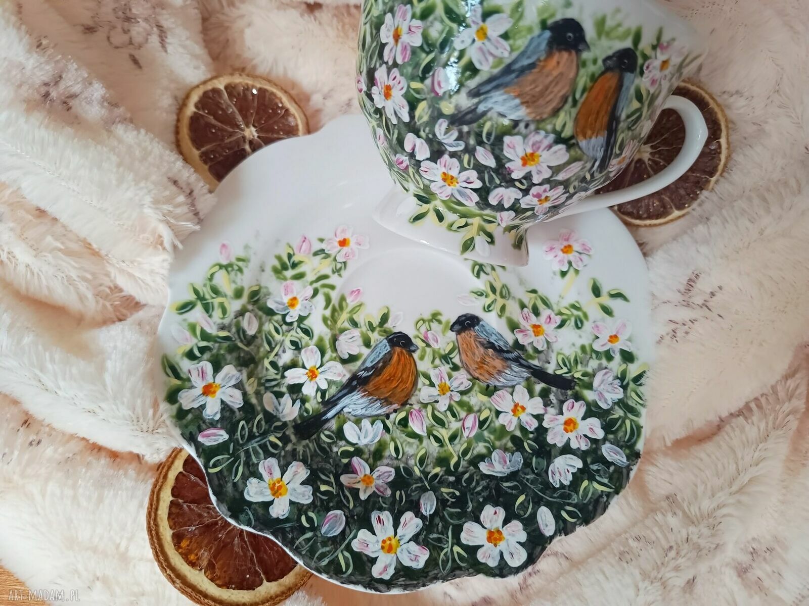 Dzikie róże i gile - ręcznie malowany komplet kubków z porcelany