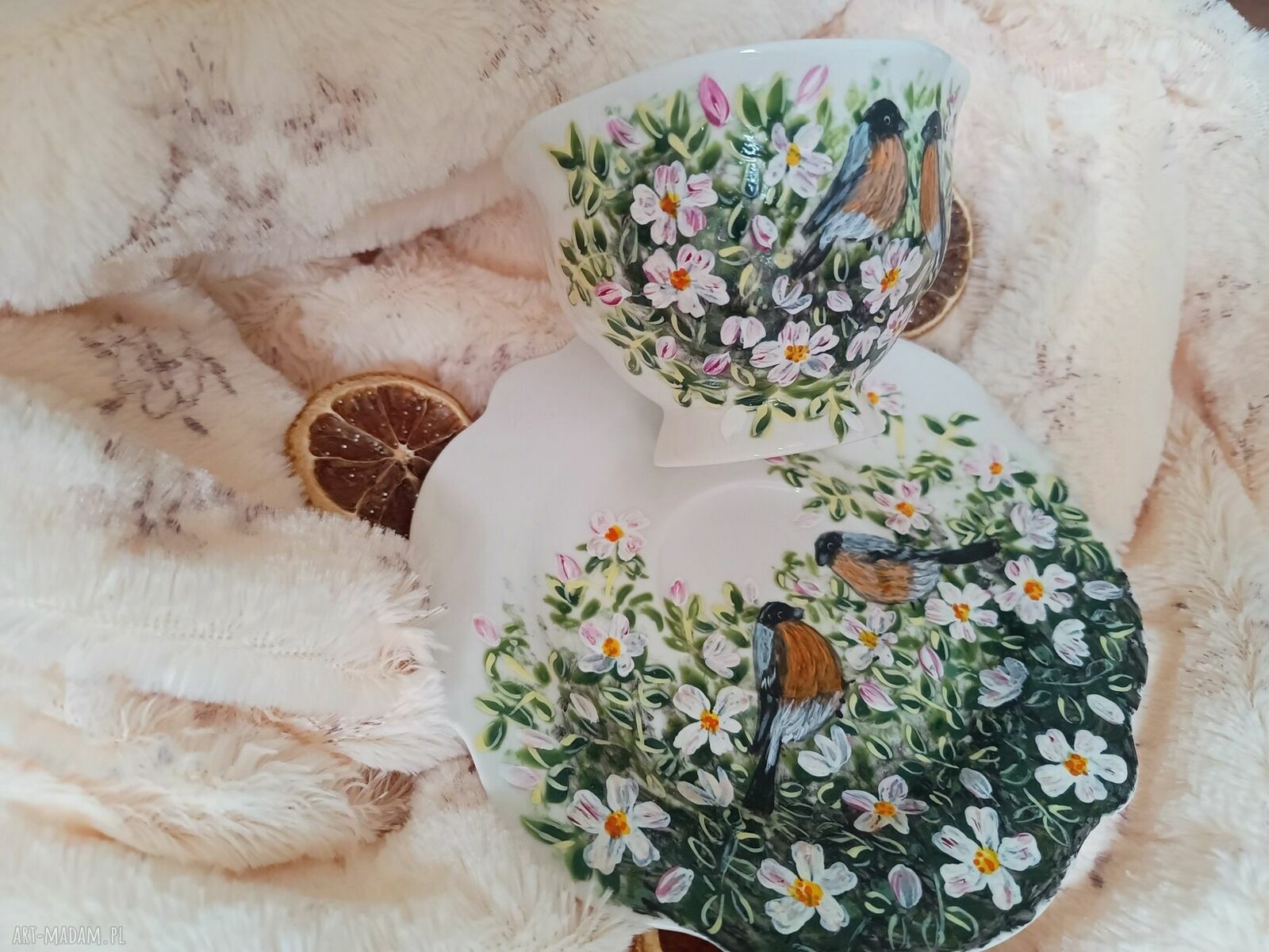 Dzikie róże i gile - ręcznie malowany komplet kubków z porcelany
