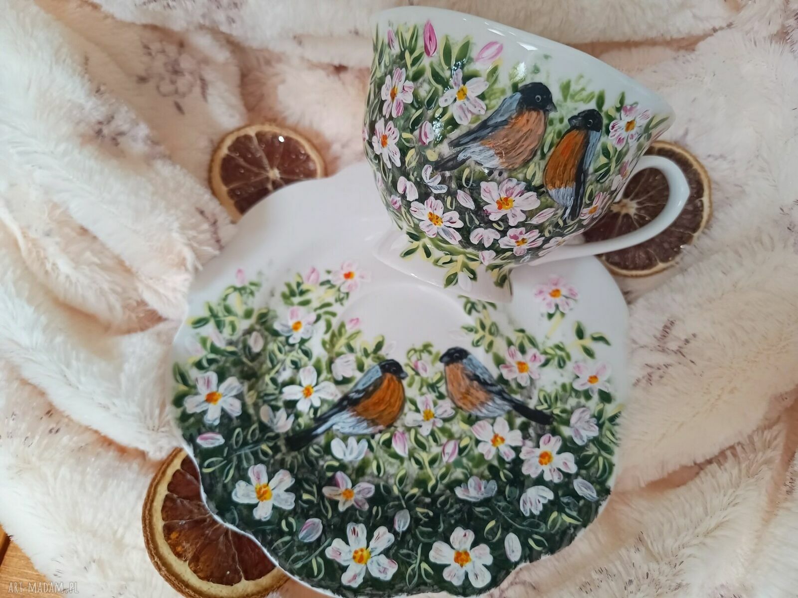 Dzikie róże i gile - ręcznie malowany komplet kubków z porcelany