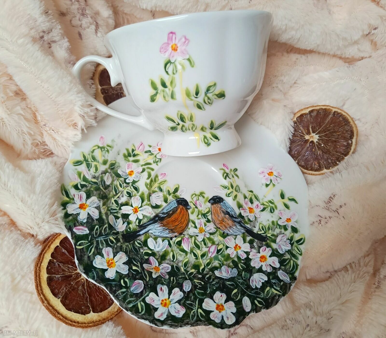 Dzikie róże i gile - ręcznie malowany komplet kubków z porcelany