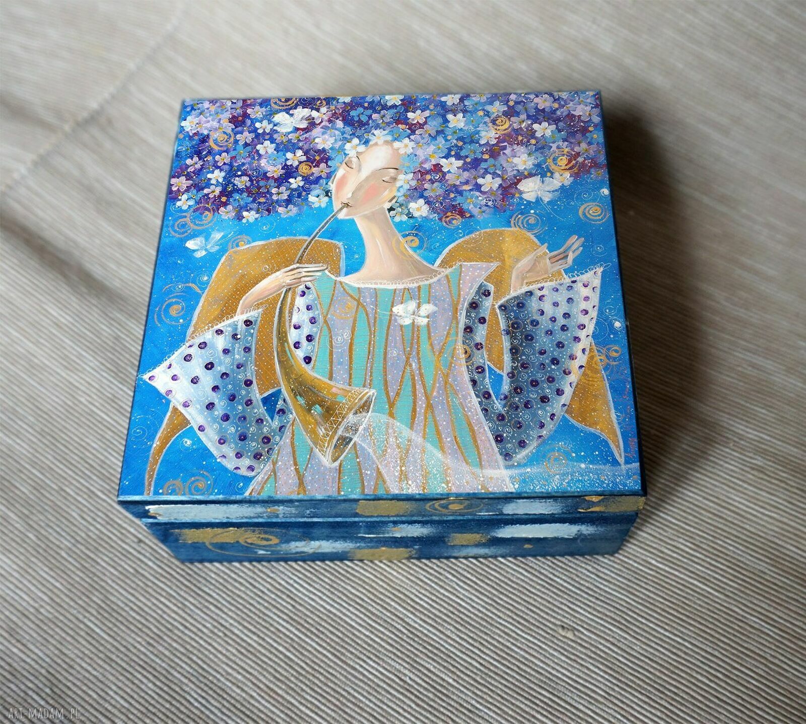 Ręcznie robiona szkatułka „Dźwięki lata” z decoupage - anioł i kwiaty