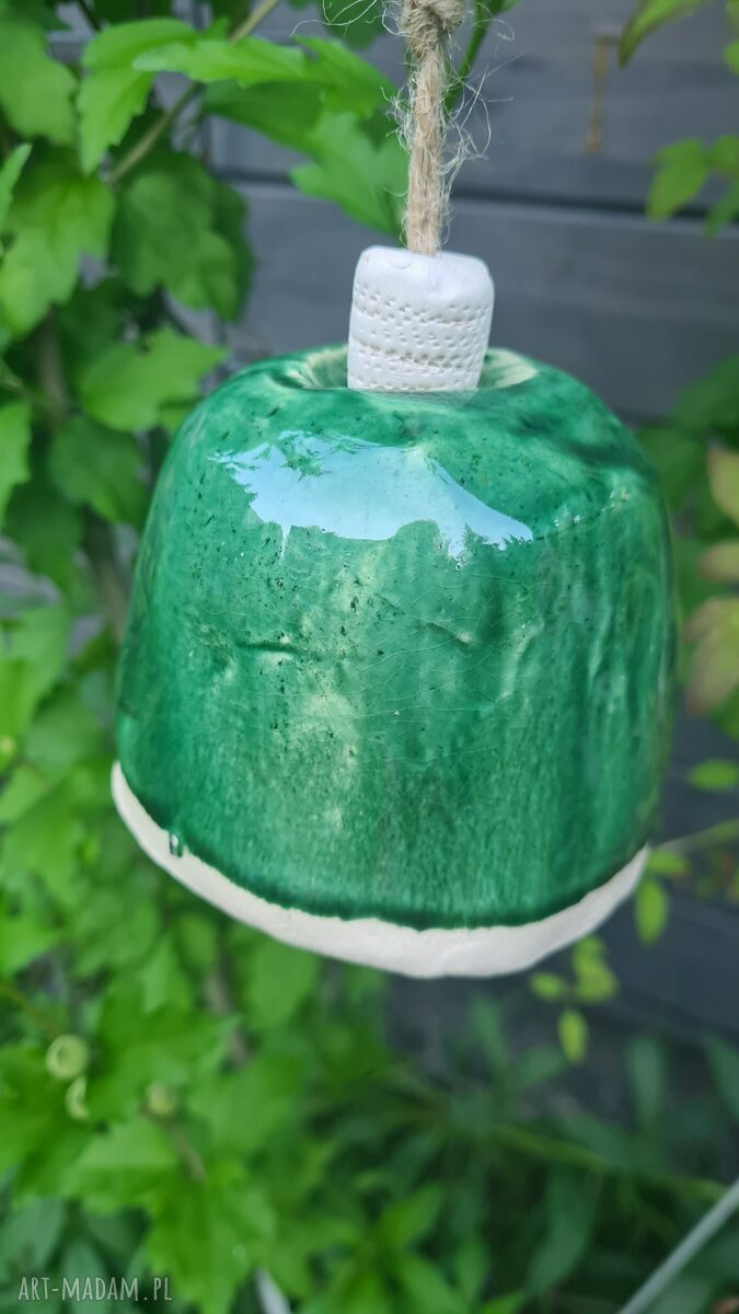 Dzwoneczek ceramiczny Wolna Chwila - ręcznie lepiona ozdoba, która brzmi na wietrze