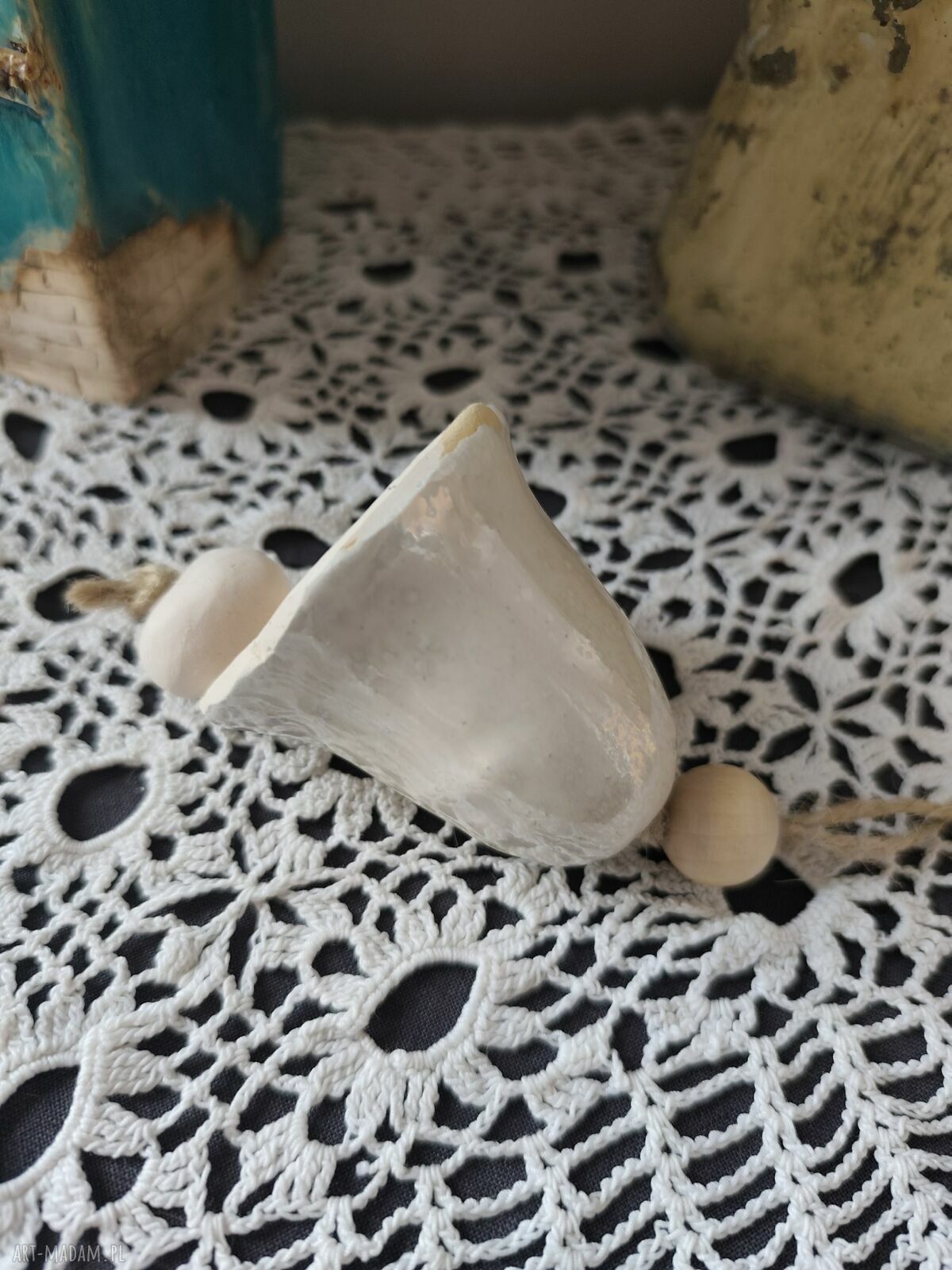 Perłowy dzwoneczek ceramiczny - świąteczna dekoracja i prezent 6 cm