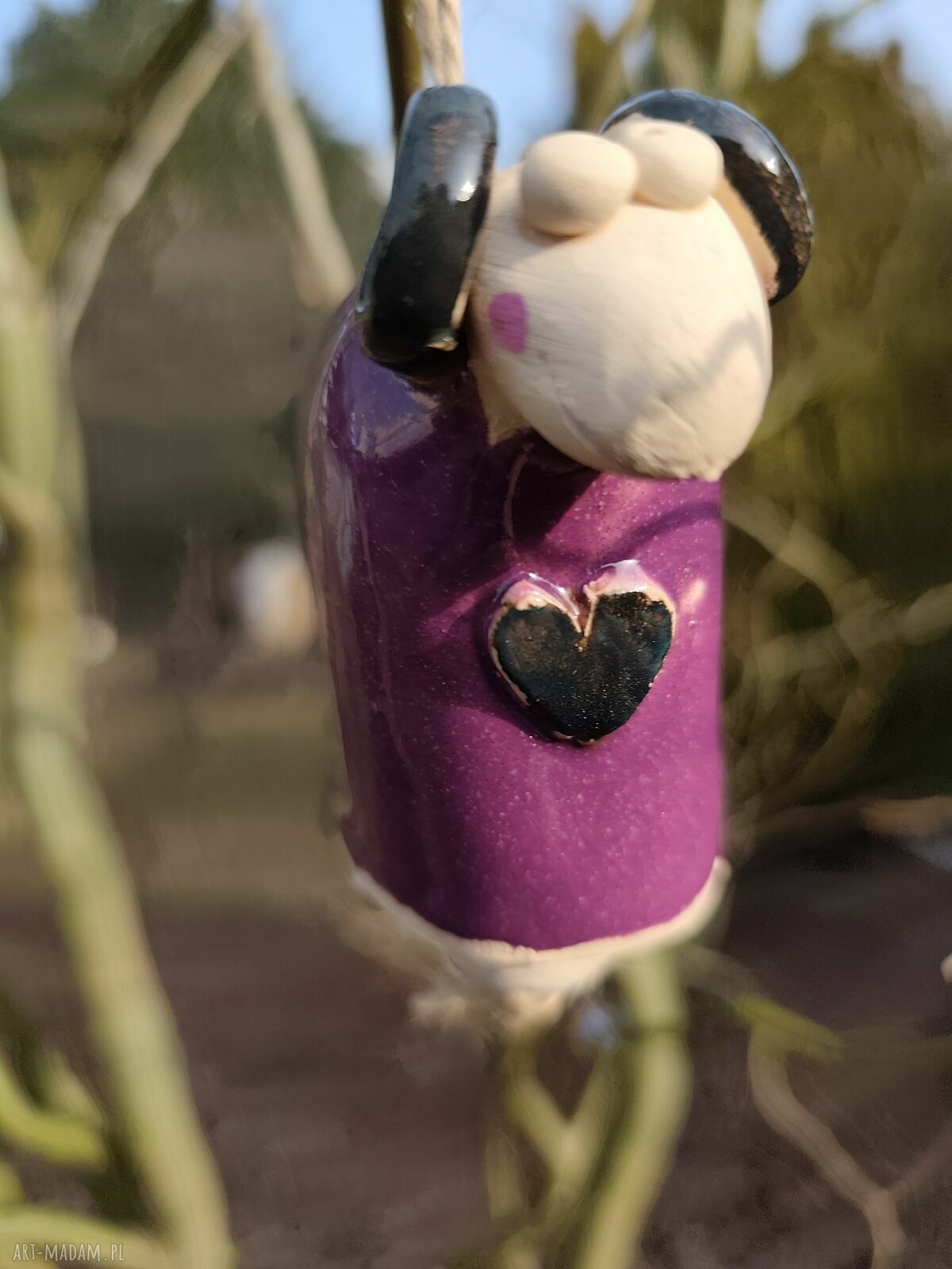 Dzwonek ceramiczny z barankiem wielkanocnym - fioletowa dekoracja handmade