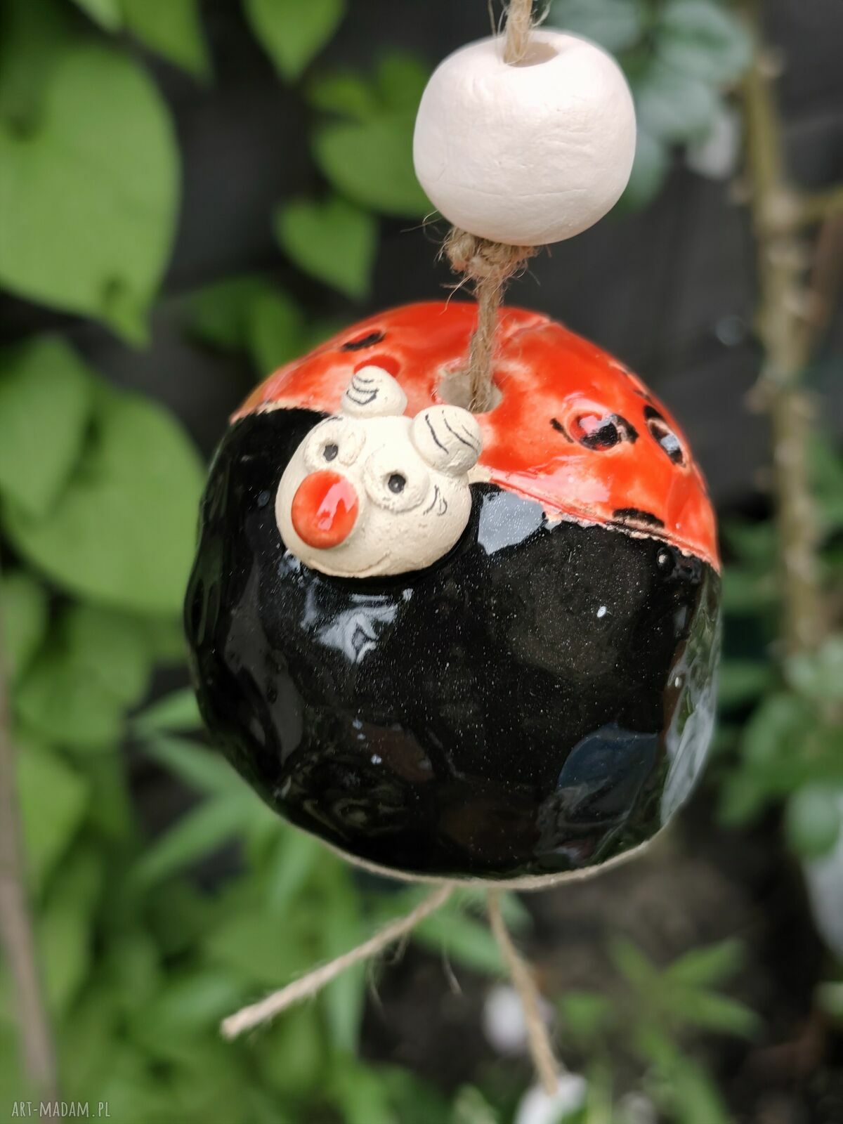 Ręcznie robiony ceramiczny dzwonek z biedronką na balkon i do ogrodu