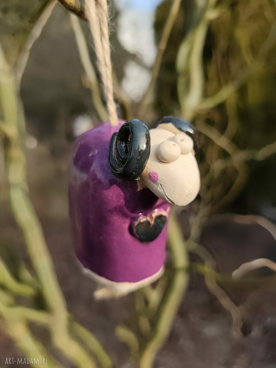 Dzwonek ceramiczny z barankiem wielkanocnym - fioletowa dekoracja handmade
