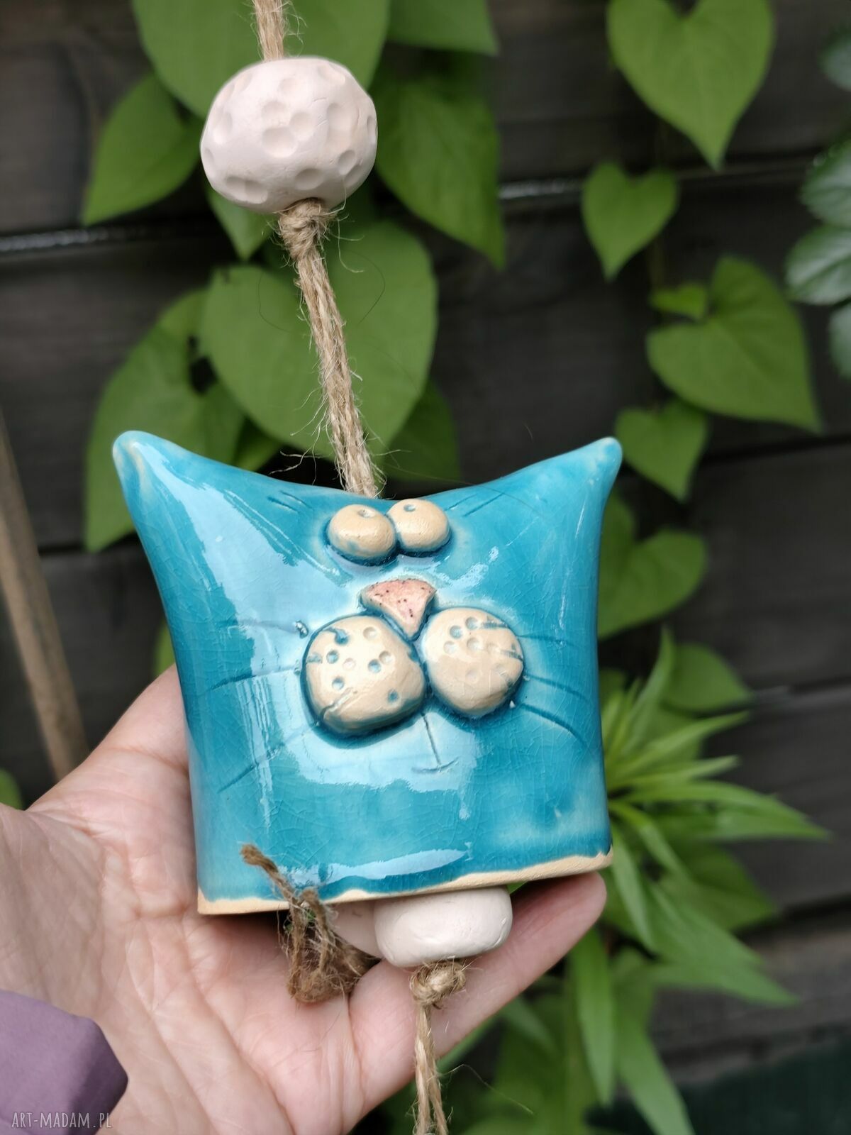 Ręcznie robiony dzwonek ceramiczny w kształcie kota