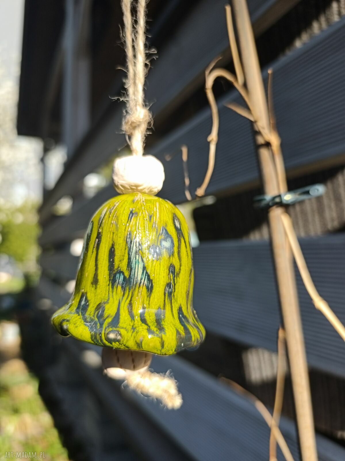 Ceramiczny dzwonek - dekoracja na balkon i ogród