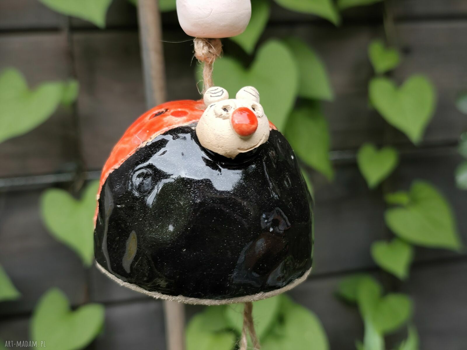 Ręcznie robiony ceramiczny dzwonek z biedronką na balkon i do ogrodu
