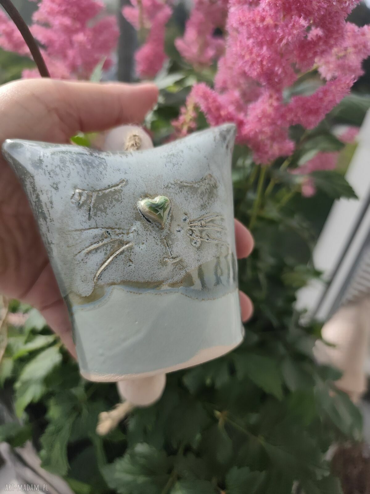Ceramiczny dzwonek w kształcie kota - ręcznie wykonana dekoracja