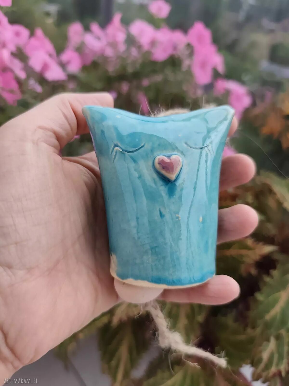 Dzwonek ceramiczny kotek - unikatowa dekoracja do domu i ogrodu