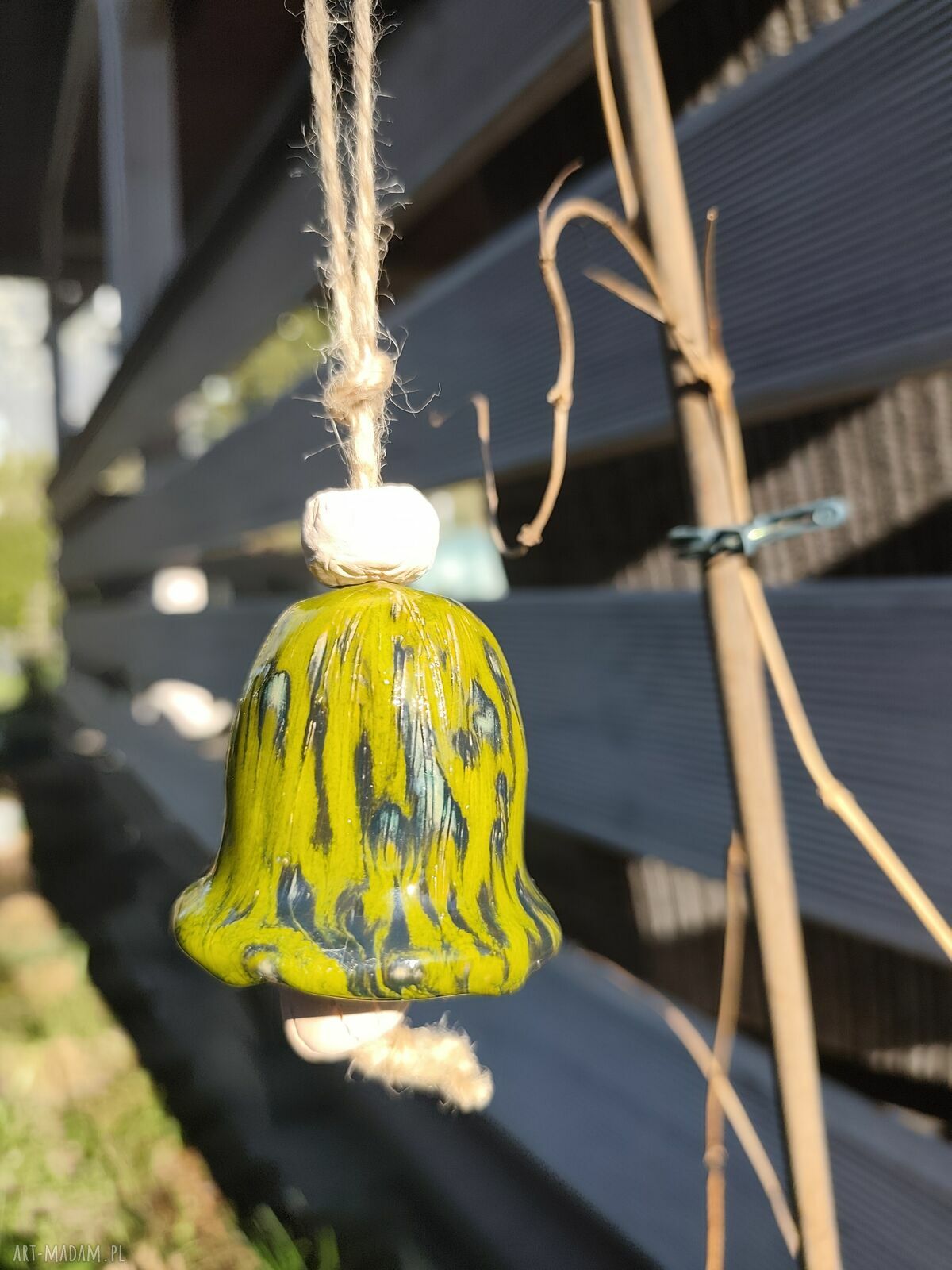 Ceramiczny dzwonek - dekoracja na balkon i ogród