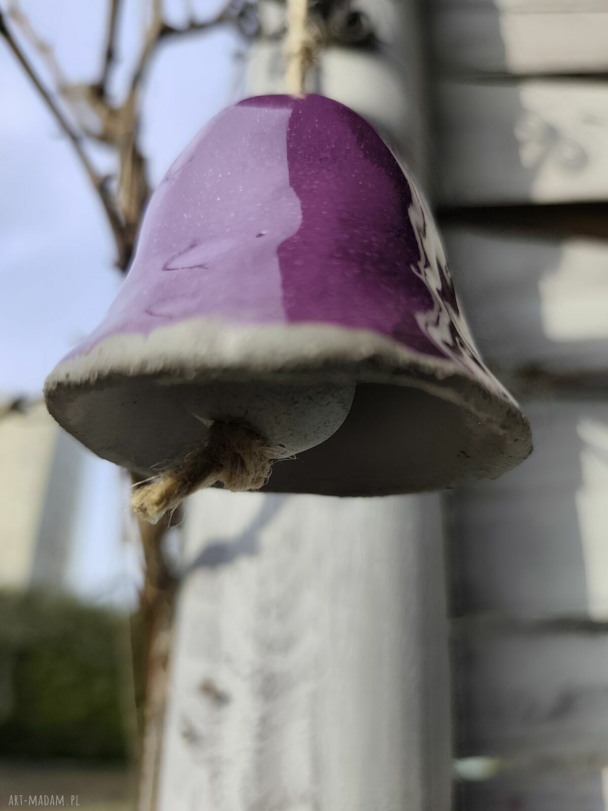 Dzwonek ceramiczny - fioletowa ozdoba na ogród i balkon