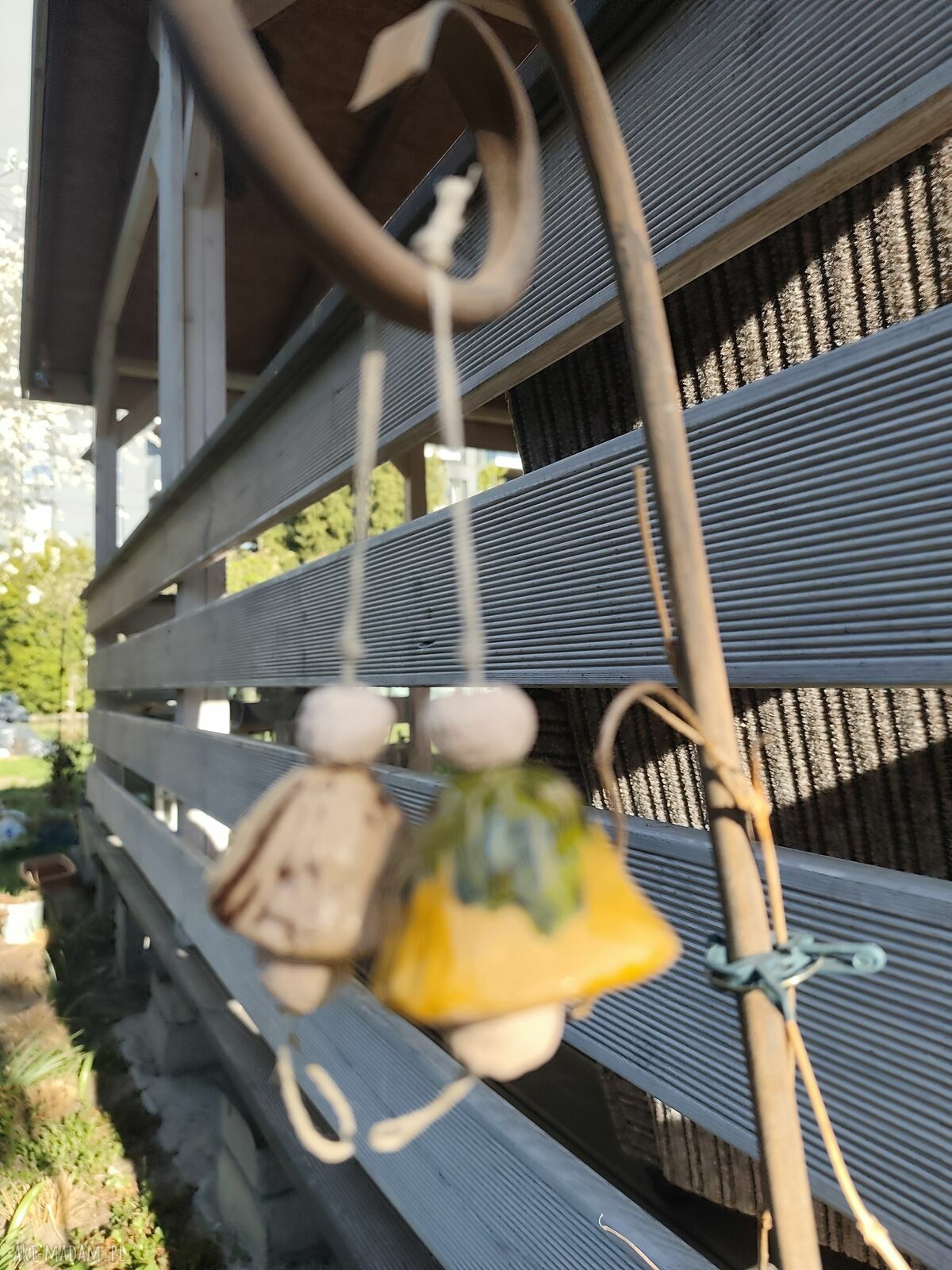 Dzwonek ceramiczny 2 szt - kolorowe ozdoby handmade na balkon i ogród