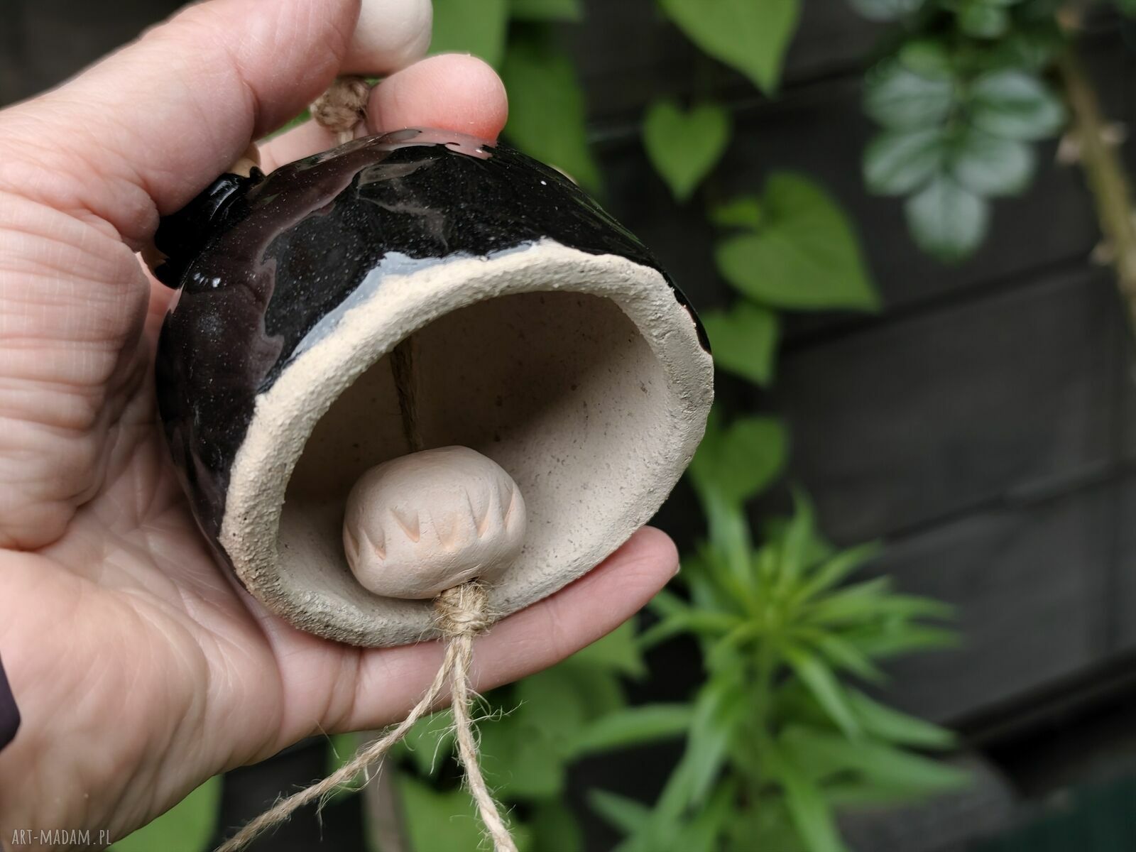 Ręcznie robiony ceramiczny dzwonek z biedronką na balkon i do ogrodu