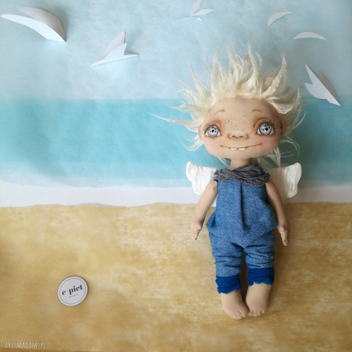 Aniołek szmacianka z tkaniny - dekoracja ścienna ręcznie szyta i malowana (ok. 25 cm)