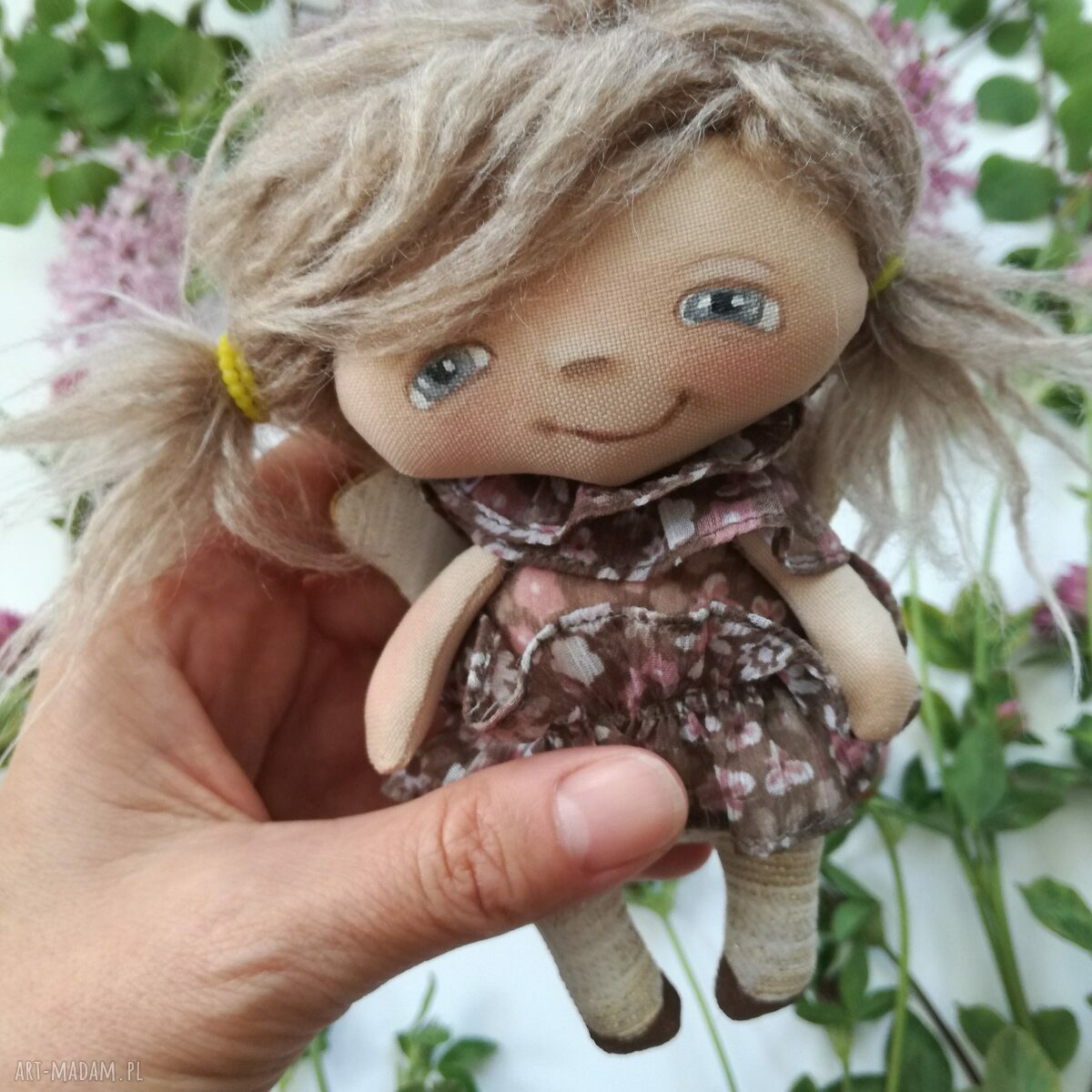 Aniołek Wróbelek - tekstylna zawieszka ręcznie szyta i malowana (ok. 14 cm)
