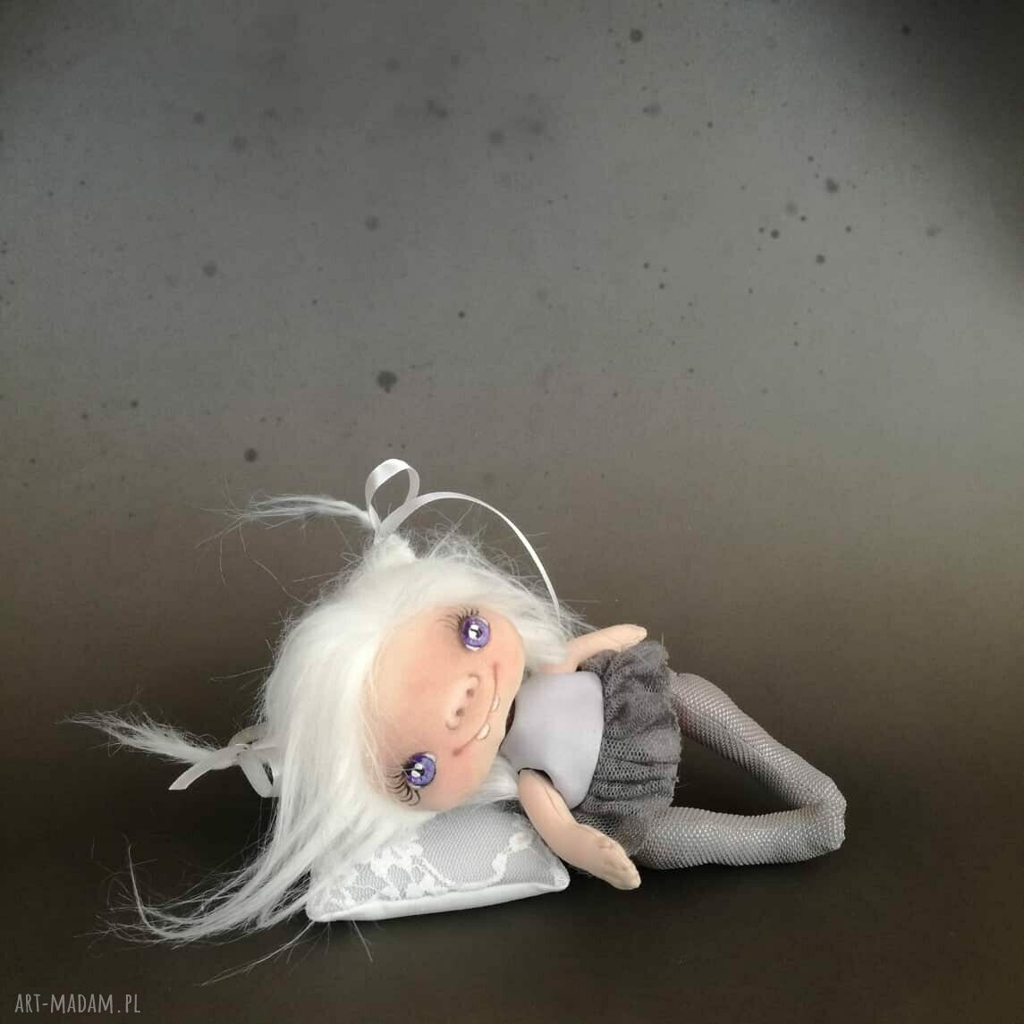 Szkrab - wróżka zębuszka na komodę, figurka tekstylna ręcznie szyta i malowana (ok. 18 cm)